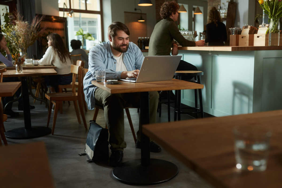 2020_01_23_Google_RGA_Man_In_Cafe_Shot01_178.jpg - Google - Jack Terry